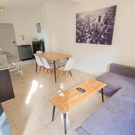 Cozy Beach Apt / 100 Mbit+ Netflix / Near Airport Larnaca Bagian luar foto