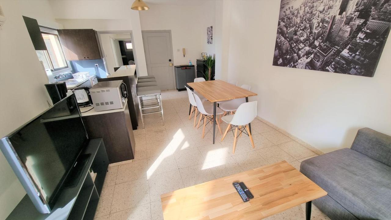Cozy Beach Apt / 100 Mbit+ Netflix / Near Airport Larnaca Bagian luar foto