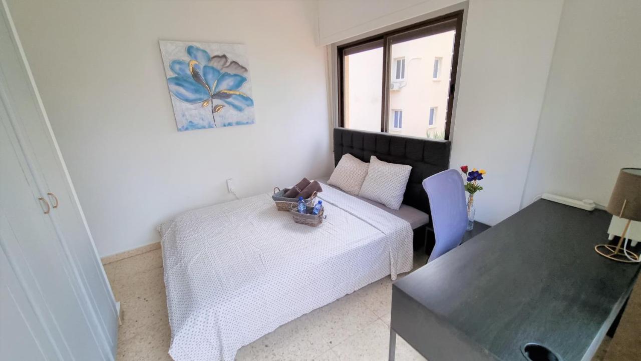 Cozy Beach Apt / 100 Mbit+ Netflix / Near Airport Larnaca Bagian luar foto