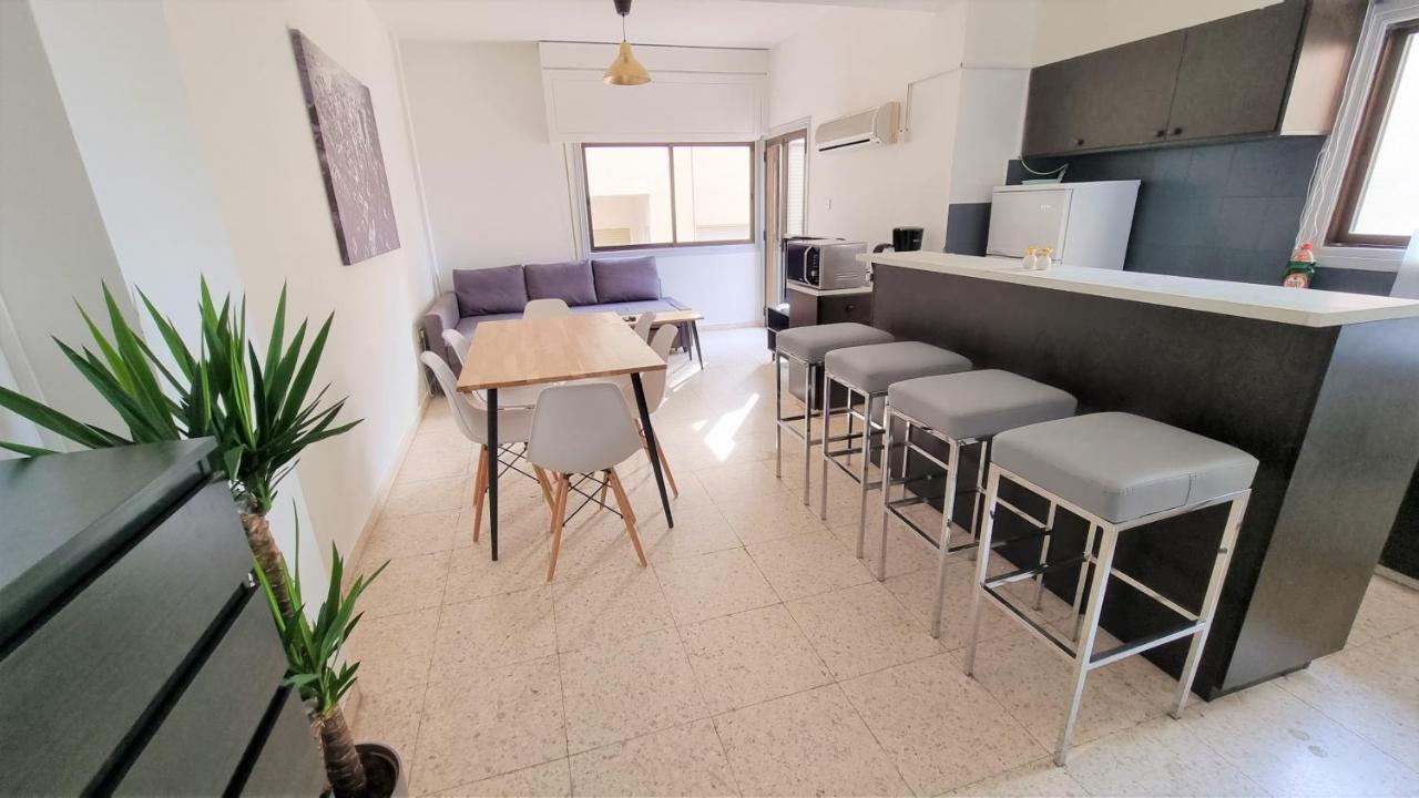 Cozy Beach Apt / 100 Mbit+ Netflix / Near Airport Larnaca Bagian luar foto