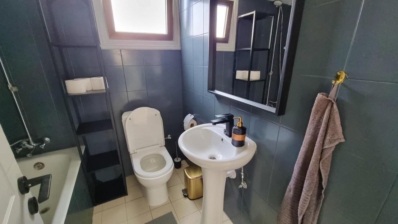 Cozy Beach Apt / 100 Mbit+ Netflix / Near Airport Larnaca Bagian luar foto